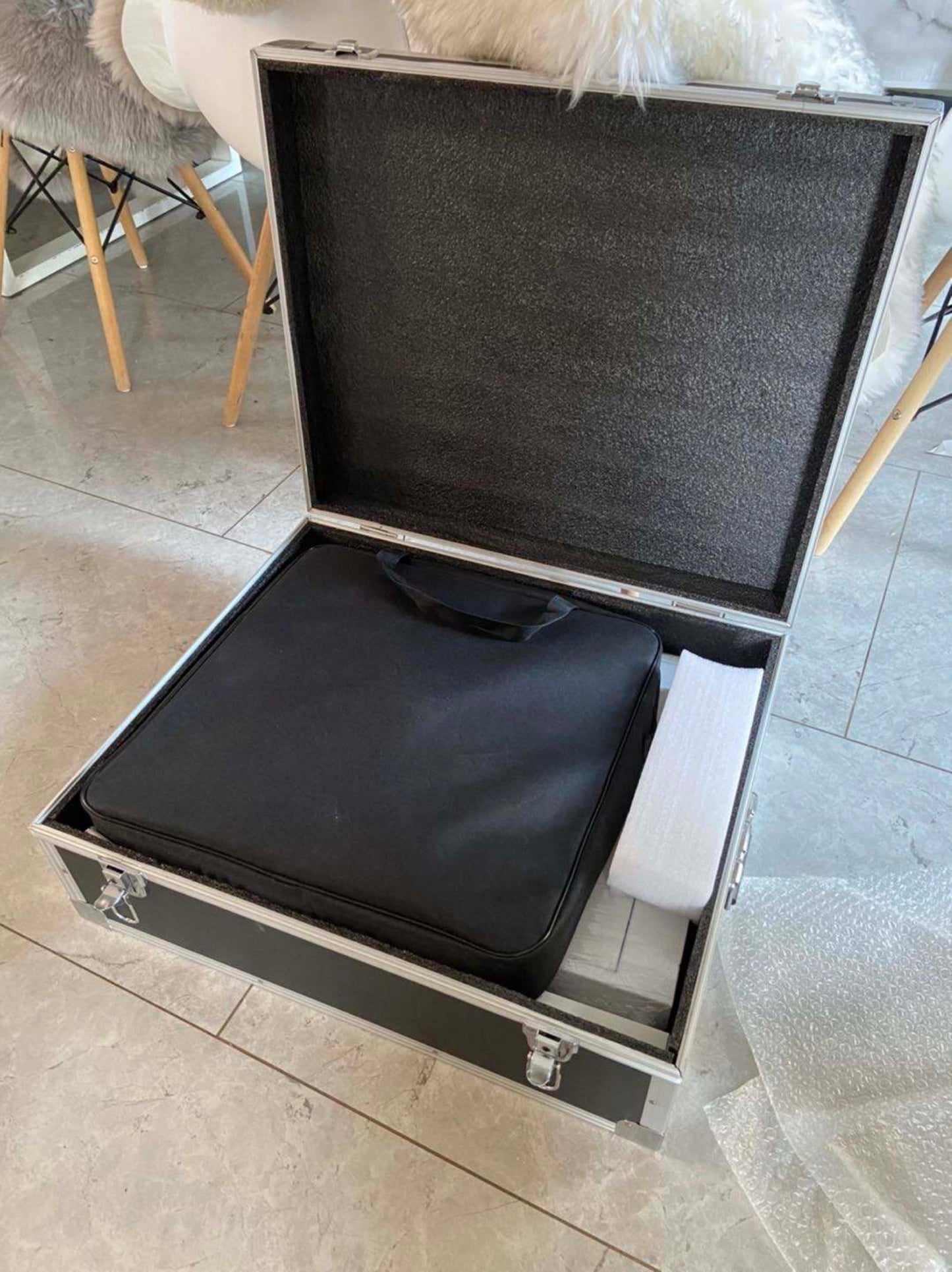 EXPLORER 2.0 - TABLET BOOTH