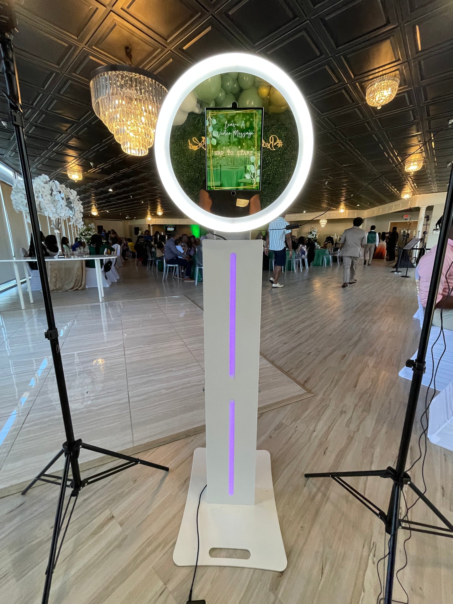 EXPLORER 2.0 - TABLET BOOTH
