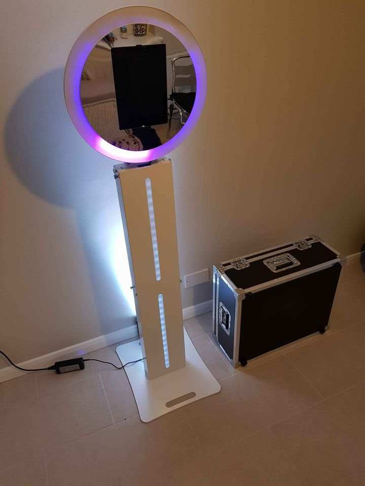 EXPLORER 2.0 - TABLET BOOTH