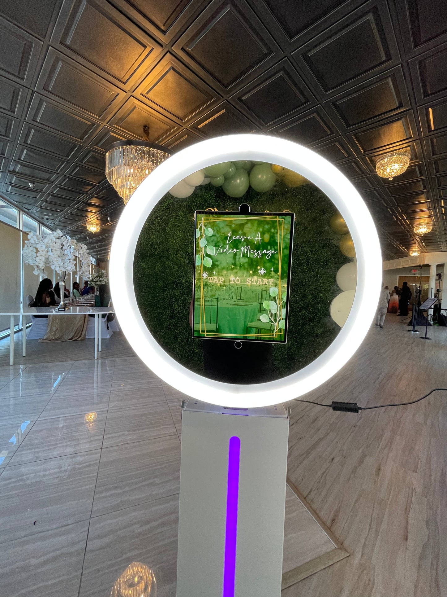 EXPLORER 2.0 - TABLET BOOTH